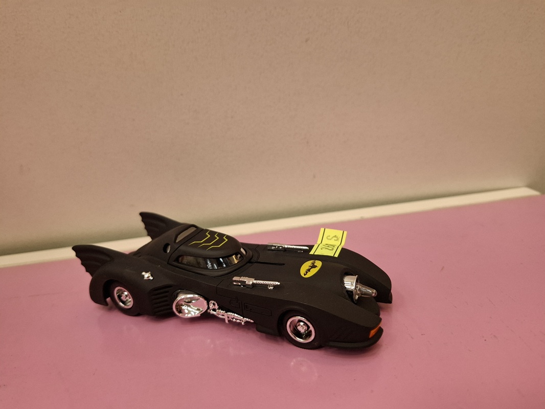 ماشین بتمن - 4328/11 - باطری خور - عقب کش / khpo