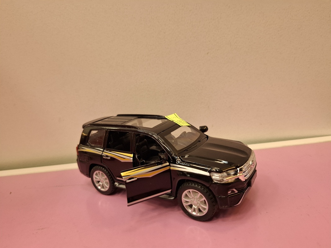 تویوتا لندکروز - CZ 13 A - فلزی - عقب کش / che zhi